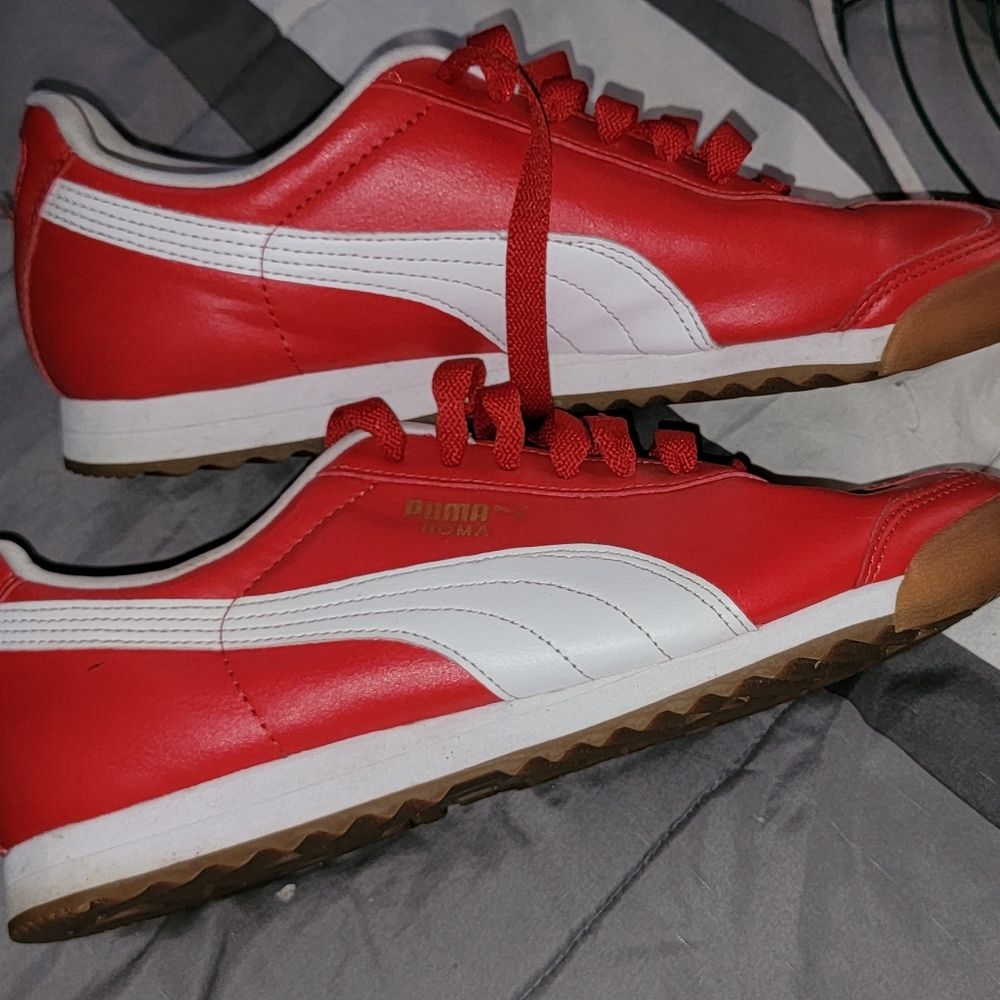 Red & White Puma Roma Size 8 shoes
